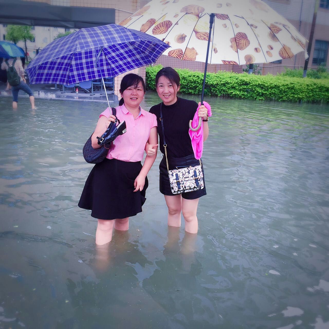 冒雨前进